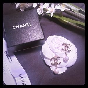 💞 Chanel Earrings 💞